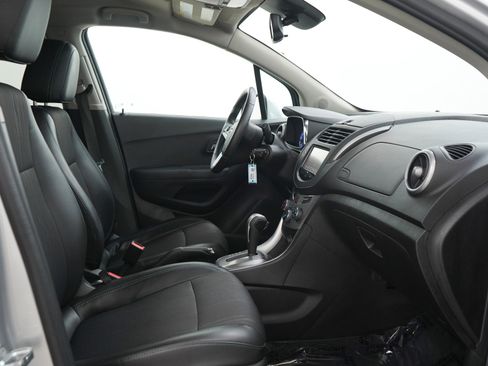Used 2016 Chevrolet Trax LT w/ LT Convenience Package AWD/4WD image 12