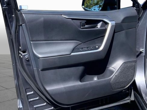 Certified 2025 Toyota RAV4 LE FWD image 21