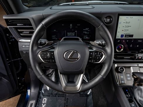 Used 2025 Lexus GX 550 w/ Cold Area Package image 19