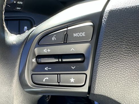 Used 2023 Hyundai Venue Limited w/ Cargo Package image 24