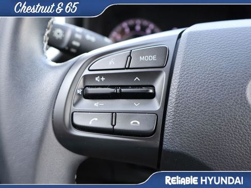 Used 2022 Hyundai Venue Limited FWD image 26
