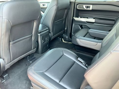 Used 2023 Ford Explorer XLT w/ Equipment Group 202A AWD/4WD image 18