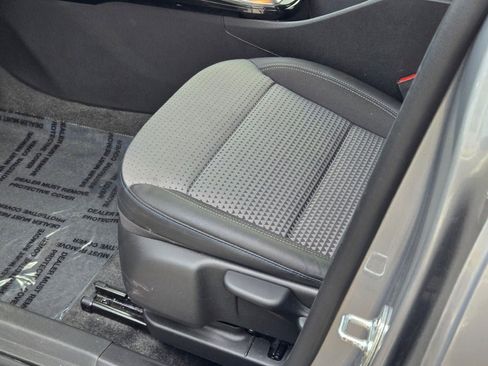 Certified 2025 Chevrolet Trax LT w/ LT Convenience Package image 21