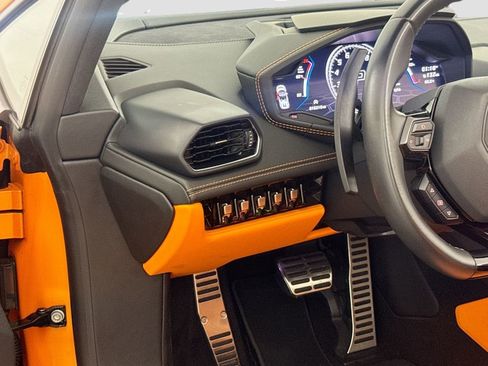 Used 2020 Lamborghini Huracan EVO RWD image 10