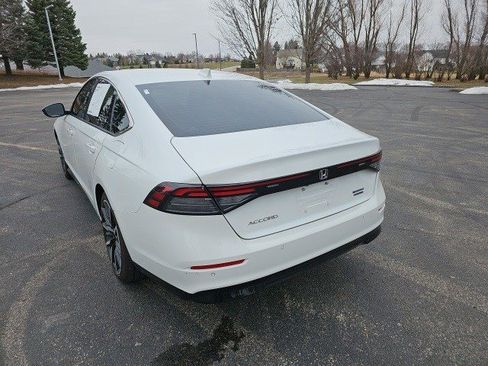 Used 2023 Honda Accord Touring image 3