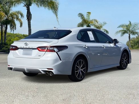 Used 2023 Toyota Camry SE image 4