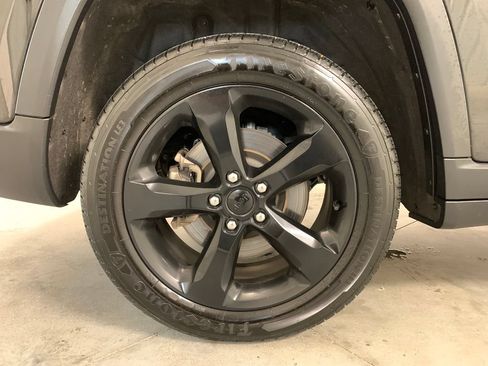 Used 2023 Jeep Grand Cherokee L Laredo AWD/4WD image 9
