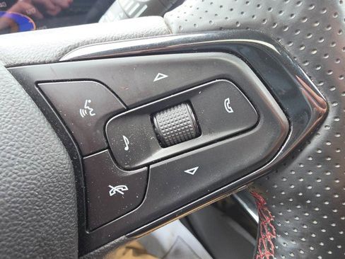 Used 2024 Chevrolet Trax RS w/ Sunroof Package FWD image 39