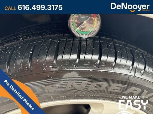 Used 2018 Chevrolet Volt LT w/ Comfort Package image 10