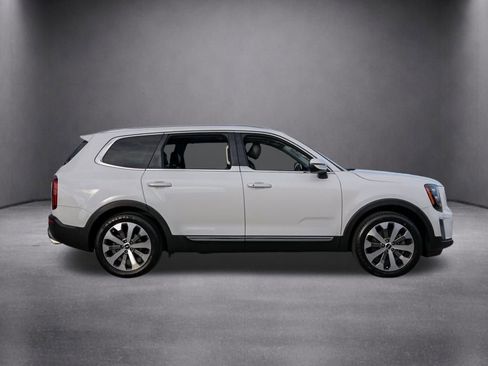 Used 2022 Kia Telluride EX w/ EX Premium Package image 3