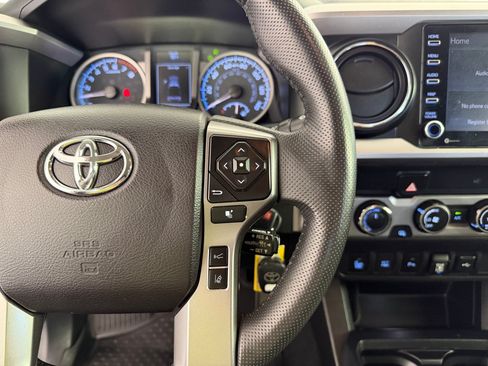 Used 2020 Toyota Tacoma SR5 AWD/4WD image 23