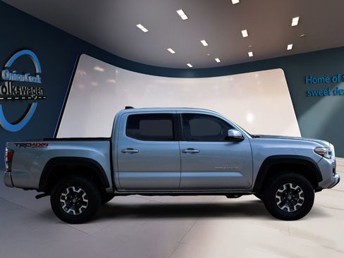 Used 2021 Toyota Tacoma TRD Off-Road w/ Technology Package AWD/4WD image 4