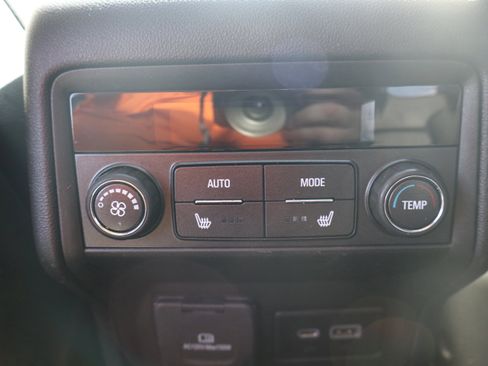 Used 2022 GMC Acadia AT4 w/ Technology Package AWD/4WD image 24