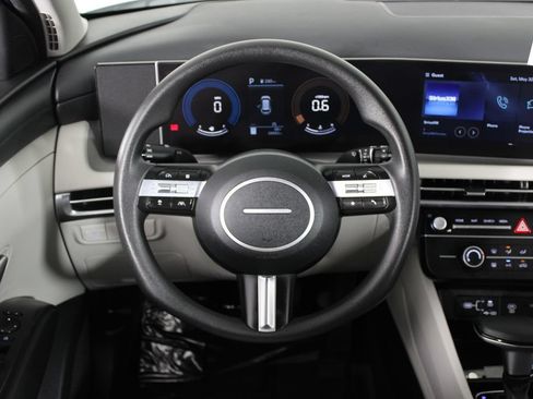 Certified 2025 Hyundai Tucson SE FWD image 10