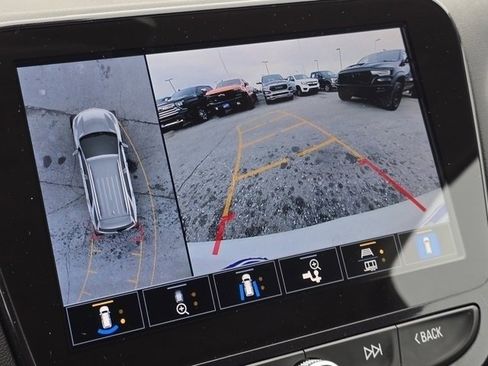 Used 2022 Chevrolet Equinox Premier image 9