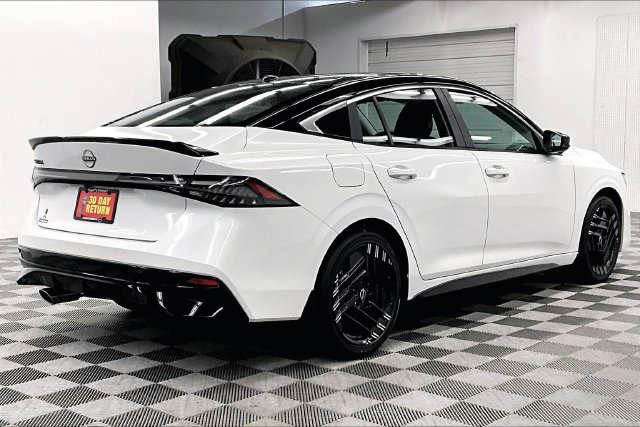 New 2027 Nissan Sentra SR FWD image 17