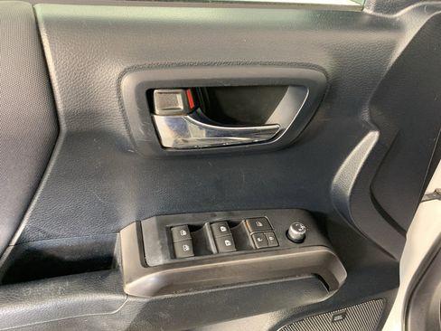 Used 2016 Toyota Tacoma TRD Sport RWD image 15