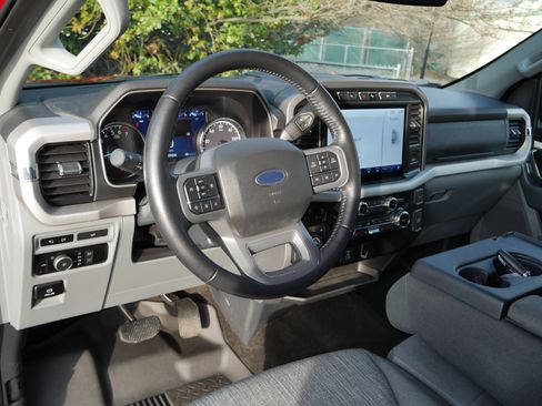 Certified 2022 Ford F150 XLT w/ Equipment Group 302A High image 4