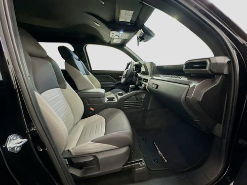 Used 2025 Toyota Tacoma TRD Off-Road image 32