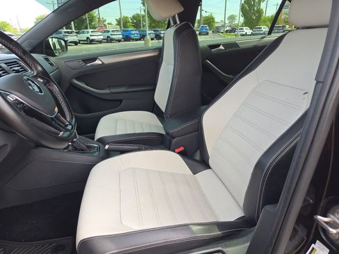 Used 2017 Volkswagen Jetta Sport FWD image 8