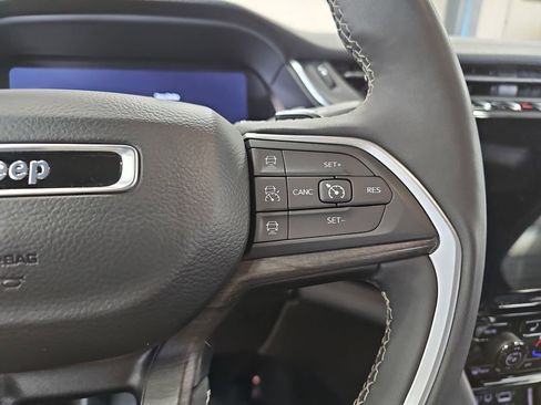 Used 2024 Jeep Grand Cherokee L Limited w/ Luxury Tech Group II image 18