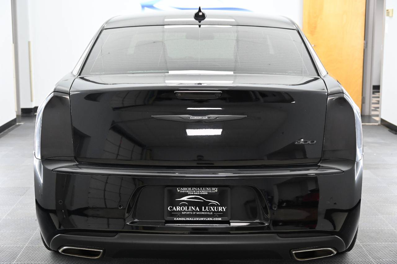 Used 2021 Chrysler 300 Touring L RWD image 3