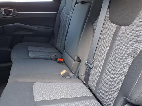 Used 2023 Kia Sorento LX image 6