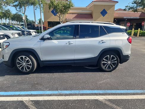 Used 2020 GMC Terrain SLT w/ Preferred Package FWD image 3