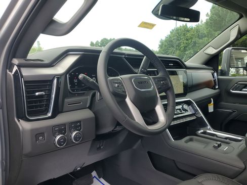 New 2025 GMC Sierra 2500 Denali image 17
