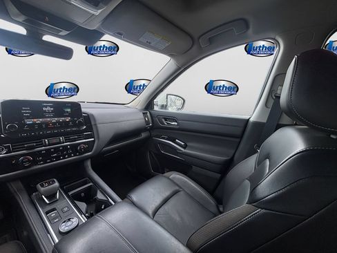 Used 2024 Nissan Pathfinder SL w/ SL Premium Package AWD/4WD image 13