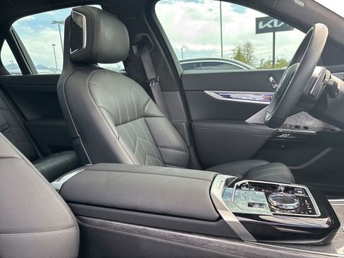 Used 2023 BMW 760i xDrive w/ Luxury Rear Seating Package image 8