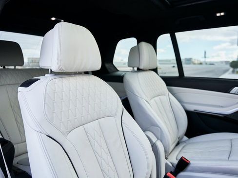 Used 2024 BMW ALPINA XB7 image 48