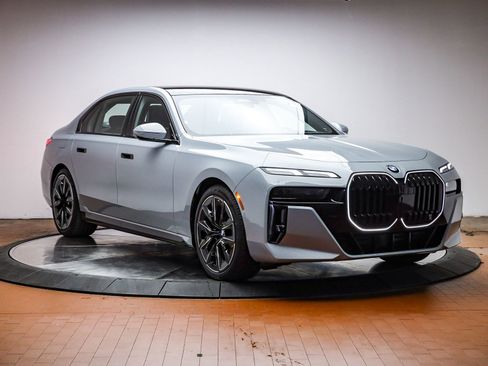 New 2026 BMW 740i w/ Premium Package image 6