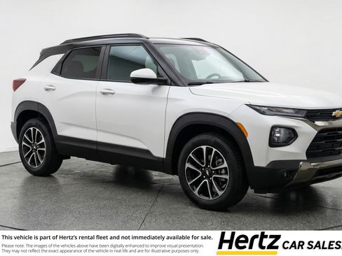 Used 2025 Chevrolet TrailBlazer LT FWD image 1