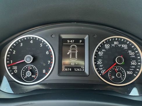 Used 2017 Volkswagen Tiguan Limited w/ Alloy Wheels Package FWD image 17