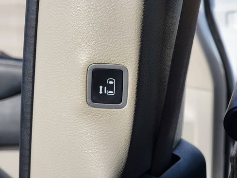 Used 2022 Chrysler Pacifica Touring-L image 27