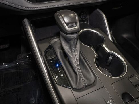 Used 2024 Toyota Highlander XLE image 19