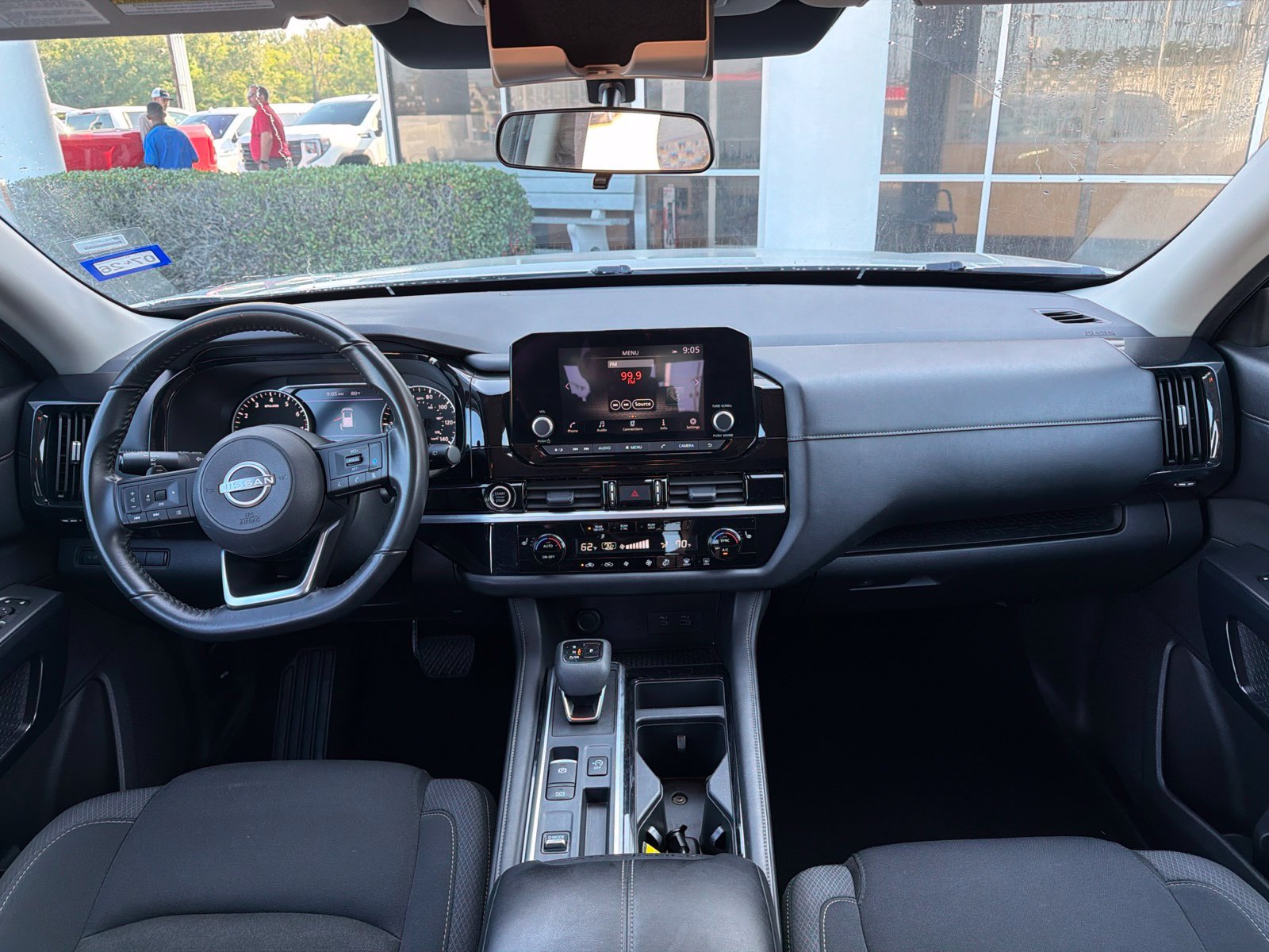 Used 2024 Nissan Pathfinder SV FWD image 9