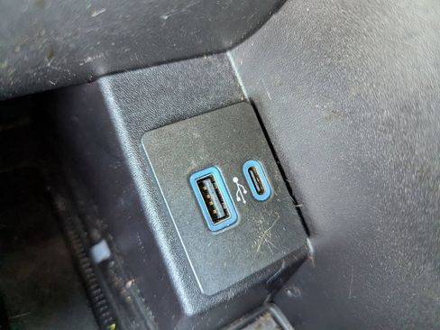 Used 2023 Ford Edge ST-Line image 23