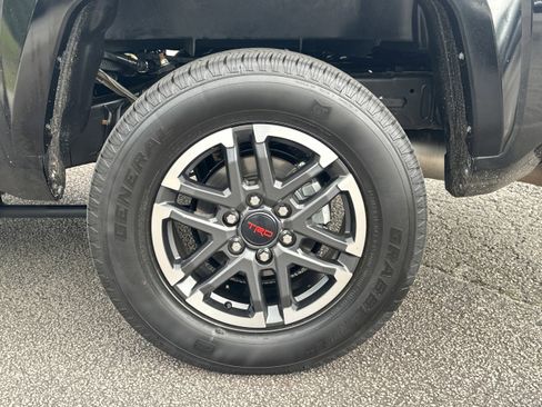 Used 2025 Toyota Tacoma TRD Sport w/ TRD Sport Premium Package RWD image 19