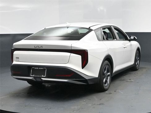 New 2025 Kia K4 LXS image 10