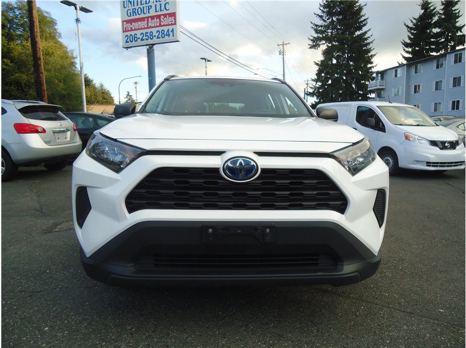 Used 2019 Toyota RAV4 LE w/ Carpet Mat Package AWD/4WD image 3