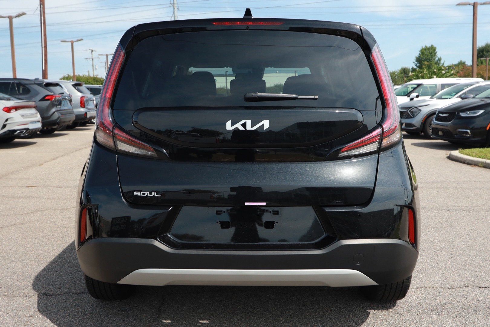 Used 2025 Kia Soul LX w/ LX Technology Package FWD image 4