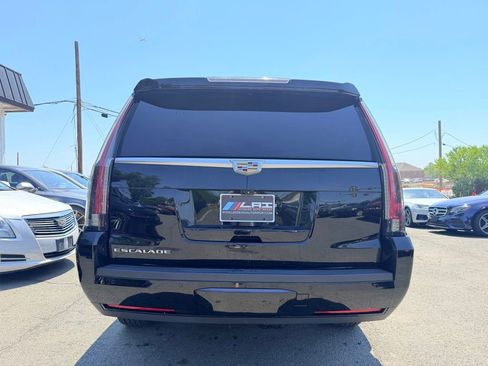Used 2017 Cadillac Escalade ESV Luxury AWD/4WD image 7