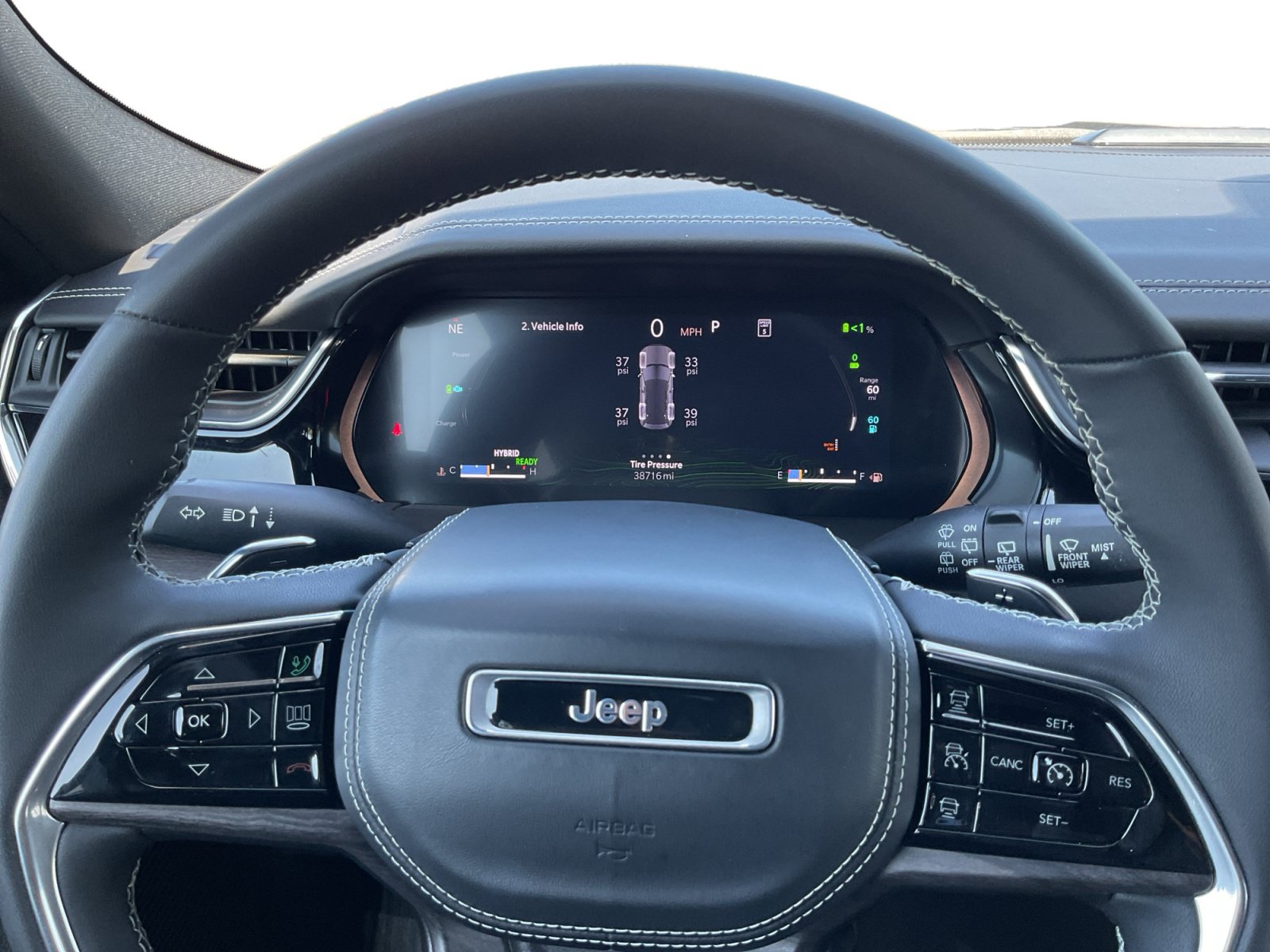 Used 2023 Jeep Grand Cherokee Overland w/ Luxury Tech Group IV AWD/4WD image 12