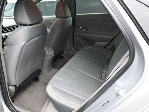 Used 2021 Hyundai Elantra SEL image 12