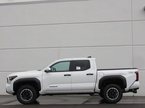 New 2025 Toyota Tacoma TRD Off-Road AWD/4WD image 4
