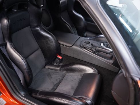 Used 2010 Dodge Viper SRT-10 image 39