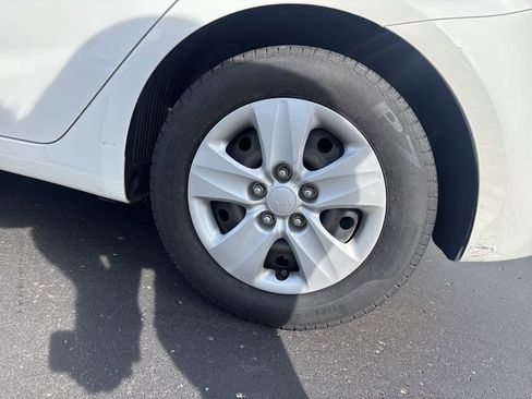 Used 2017 Kia Forte LX FWD image 9