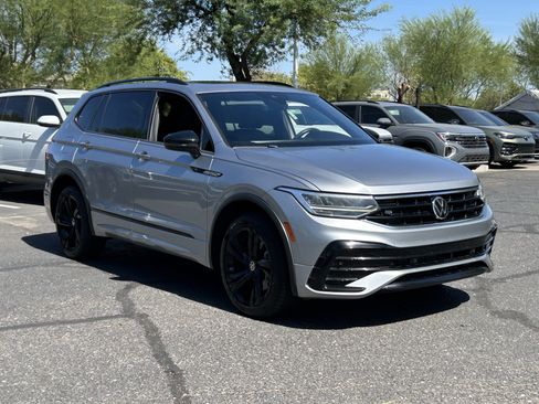 Used 2023 Volkswagen Tiguan SE R-Line FWD image 6